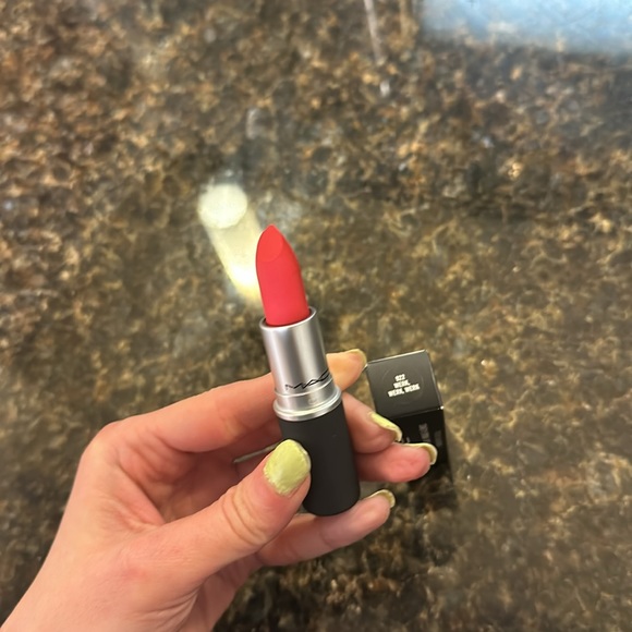 MAC Cosmetics Powder Matte Lipstick in 922 Werk, Werk, Werk .1 oz New Never Used - Picture 3 of 3